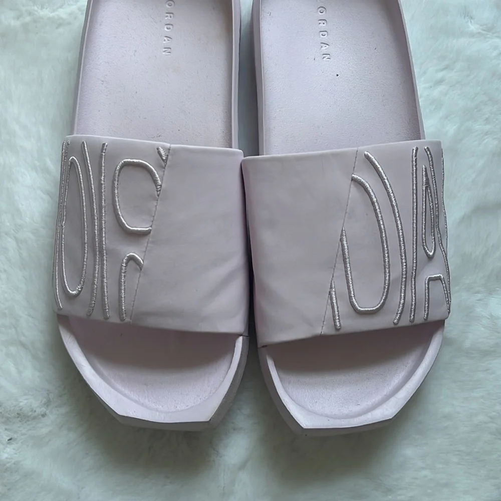 Jordan’ Slides - Picture 2 of 9